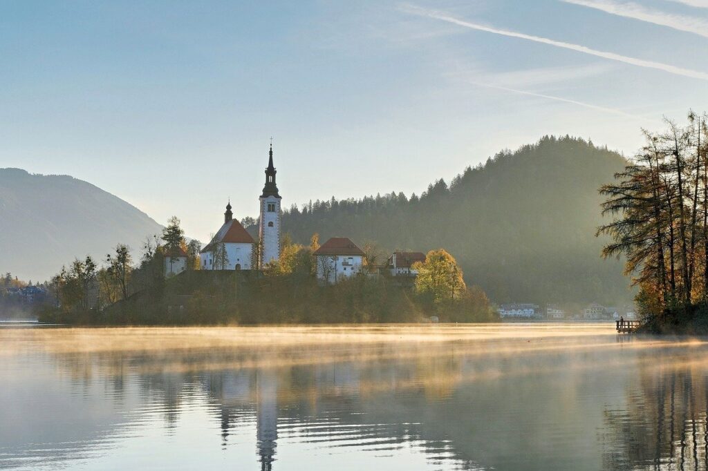 nature, landscape, fall, autumn picture, lake, island, sea island, church, sunrise, morning mood