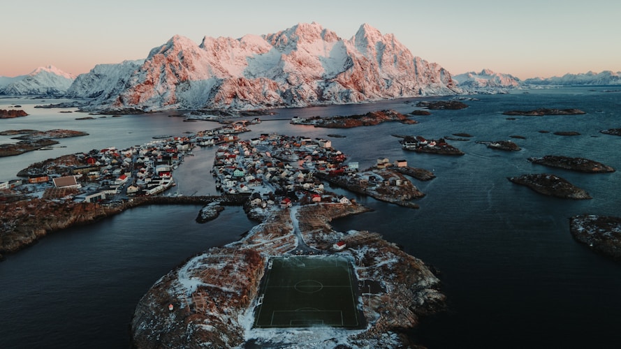 An aerial view of a town and a mountain range