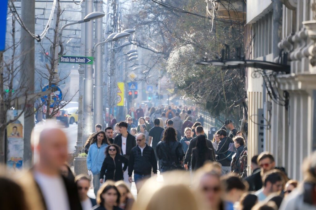 people, crowd, sidewalk, street, buildings, urban, weekend, lifestyle